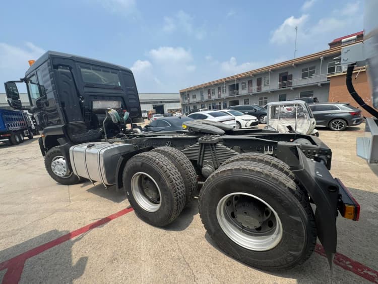 Heavy Howo TX 480 Reman Commercial Trucks Tractor for Sale