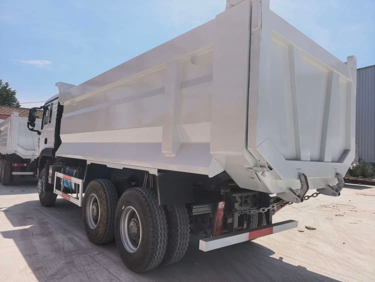 The Hidden Costs Fleet Owners Should Count When Buying Cheap Reman Truck